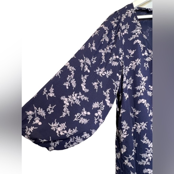 Hinge | Navy V Neck Floral Button Front Blouse 3/4 Sleeve Sz L - Picture 6 of 9